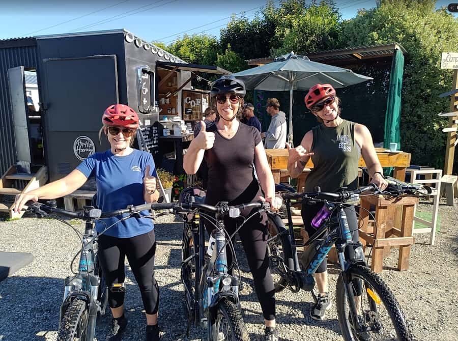 Wānaka And Hāwea: Trail Ride on Bike or E-Bike - Photo Stop at #ThatWanakaTree: A Quick Break That Keeps the Day Fun