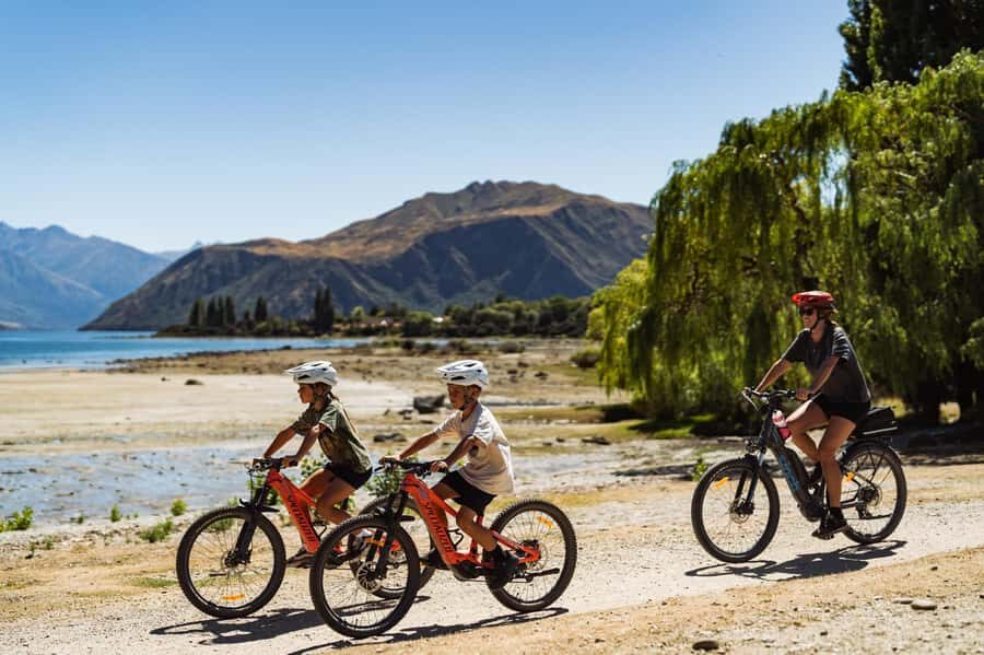 Wānaka: Gladstone Track and Wanaka Trails on Bike or eBike - Gladstone Track along Lake Hāwea: the standout 6 km