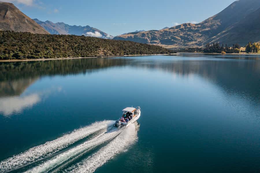 Wanaka: Mount Burke 4x4 Explorer and Boat Tour - Picnic time at the viewpoint: gourmet food with a real sense of place