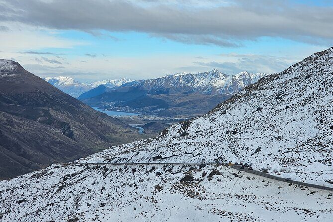 Wanaka Private Day Trip from Queenstown: TravelnGo - Wanaka Town, That Wanaka Tree, and the Mount Pisa Frame